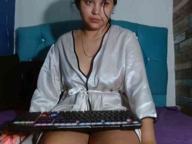 Yesamyn-Stone69 webcam