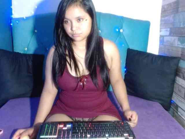 Yesamyn-Stone69 webcam