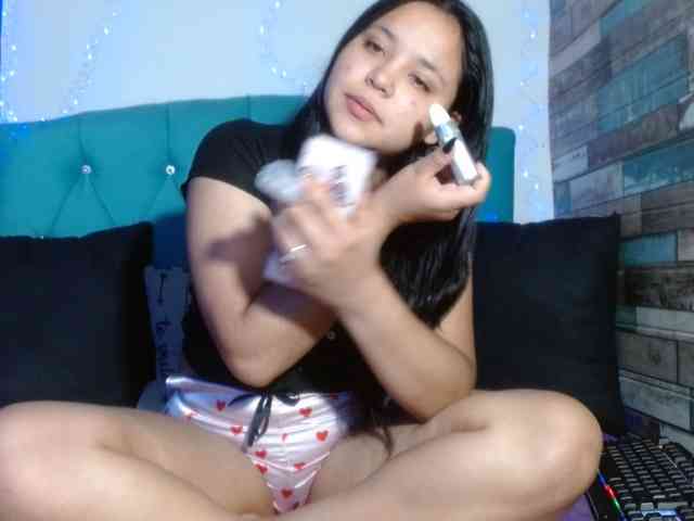 Yesamyn-Stone69 webcam