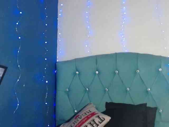 Yesamyn-Stone69 webcam