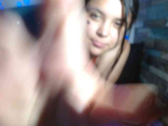 Yesamyn-Stone69 webcam