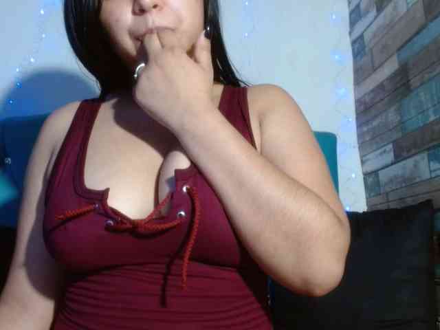 Yesamyn-Stone69 webcam