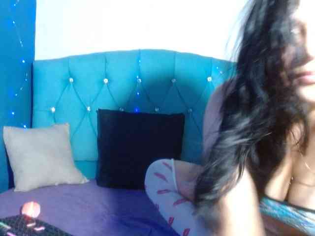 Yesamyn-Stone69 webcam