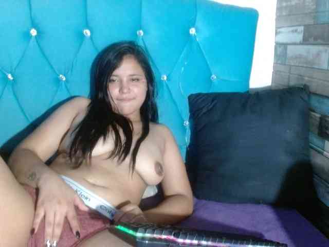 Yesamyn-Stone69 webcam