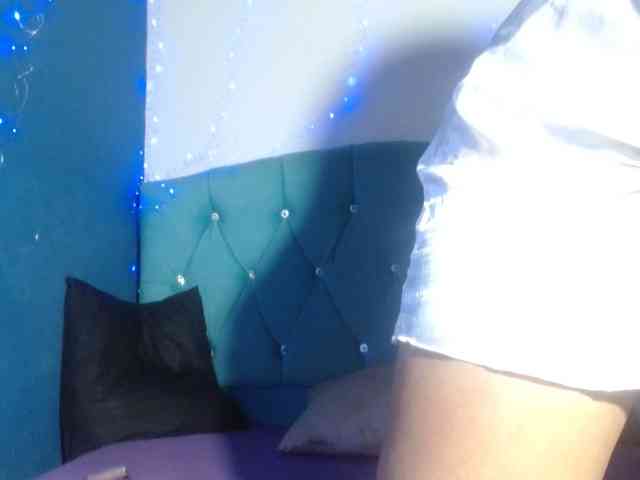 Yesamyn-Stone69 webcam