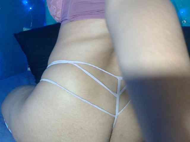 Yesamyn-Stone69 webcam