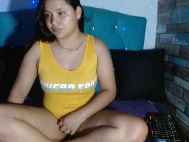 Yesamyn-Stone69 webcam