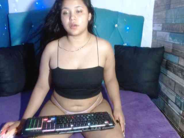 Yesamyn-Stone69 webcam