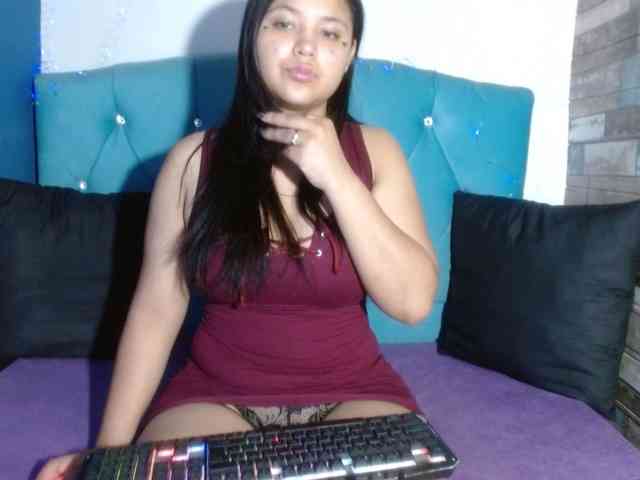 Yesamyn-Stone69 webcam