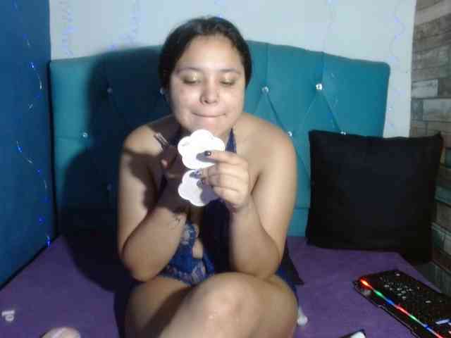 Yesamyn-Stone69 webcam