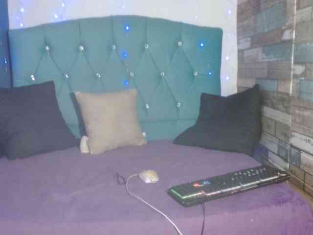 Yesamyn-Stone69 webcam