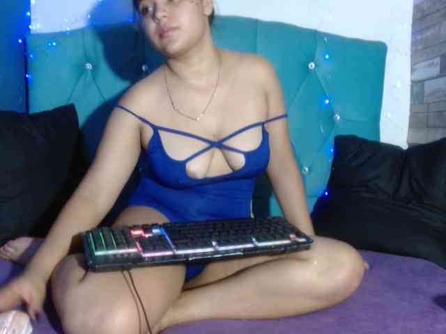 Yesamyn-Stone69 webcam