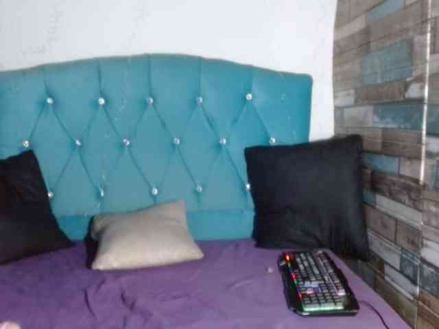 Yesamyn-Stone69 webcam