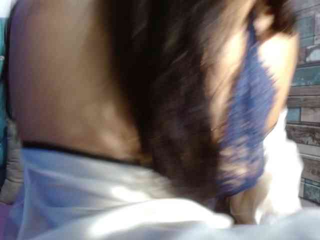 Yesamyn-Stone69 webcam