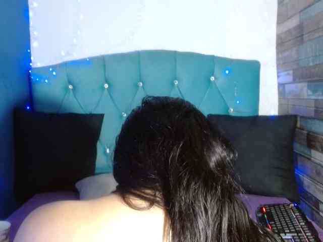 Yesamyn-Stone69 webcam