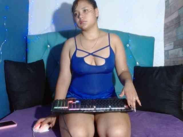 Yesamyn-Stone69 webcam