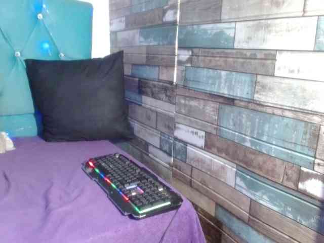 Yesamyn-Stone69 webcam