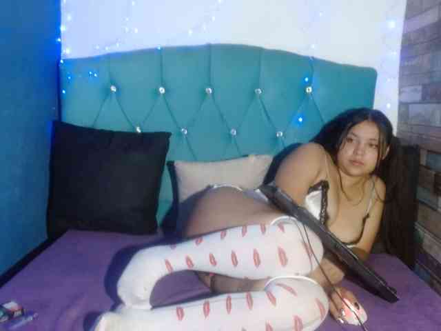 Yesamyn-Stone69 webcam