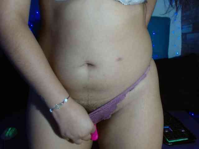 Yesamyn-Stone69 webcam