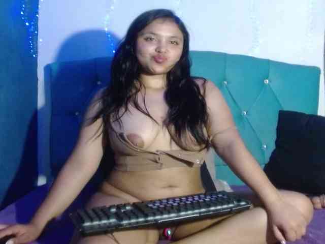 Yesamyn-Stone69 webcam