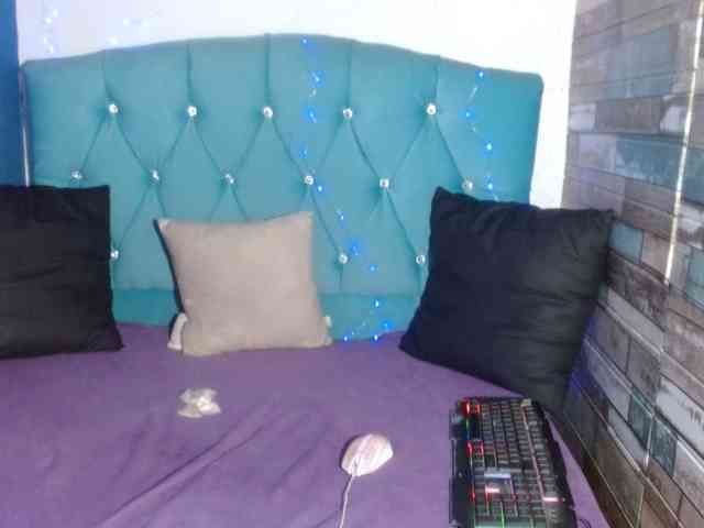 Yesamyn-Stone69 webcam