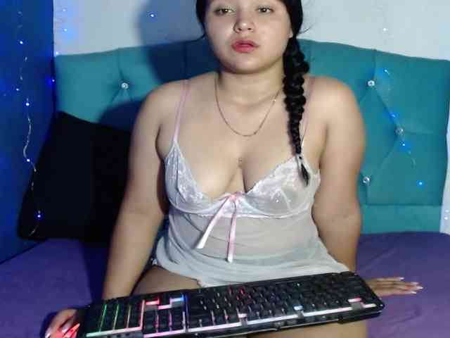 Yesamyn-Stone69 webcam