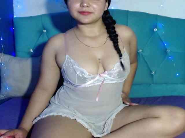 Yesamyn-Stone69 webcam