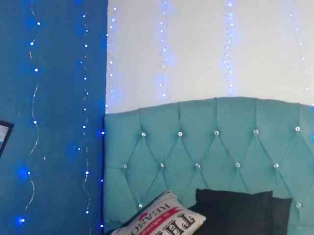 Yesamyn-Stone69 webcam