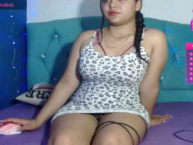 Yesamyn-Stone69 webcam