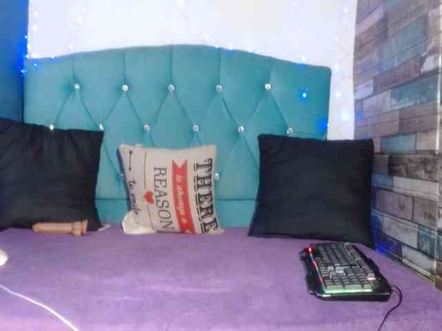 Yesamyn-Stone69 webcam