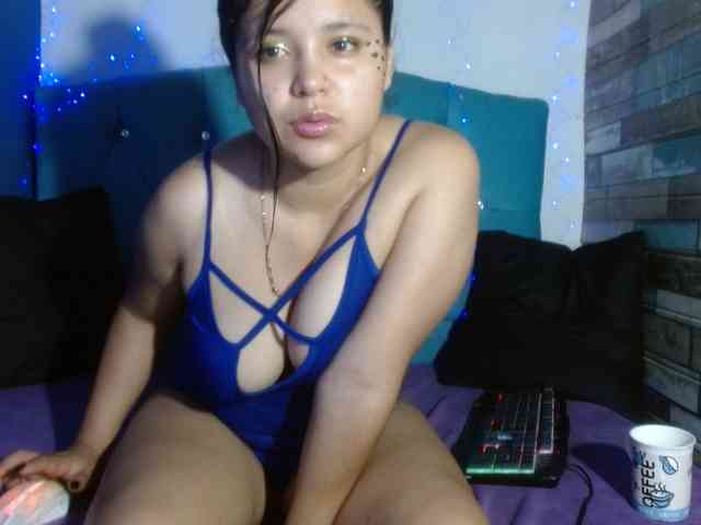 Yesamyn-Stone69 webcam