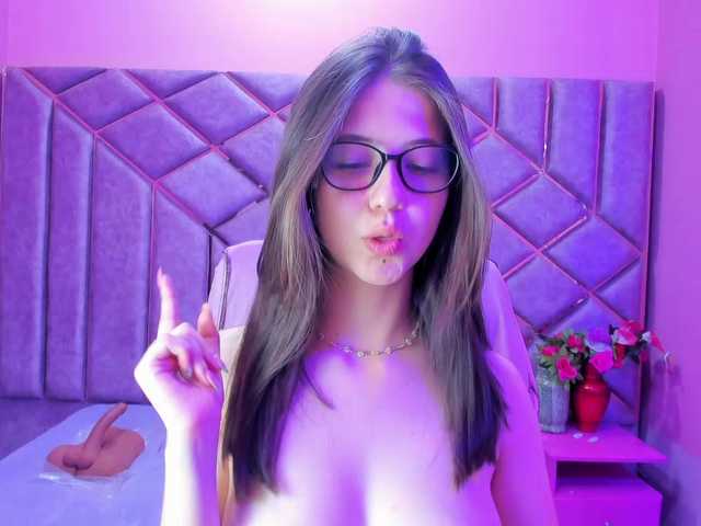 SarahSweett's BongaCams show and profile