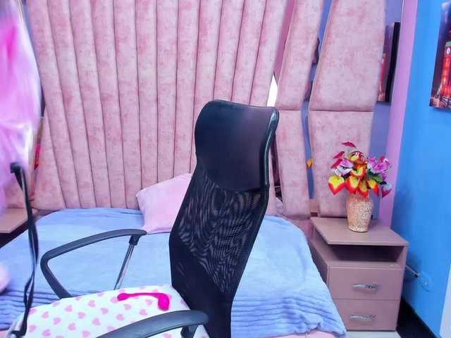 SarahSweett's BongaCams show and profile