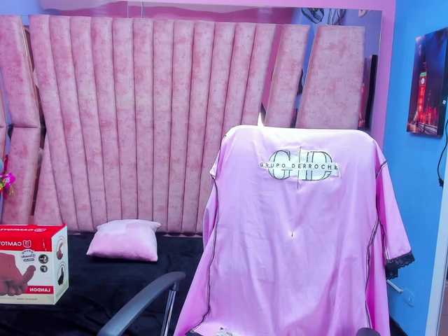 SarahSweett's BongaCams show and profile