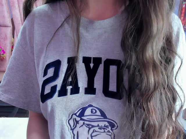 SarahSweett's BongaCams show and profile