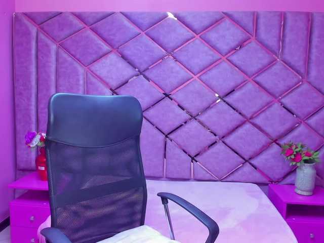 sarahsweett webcam bongacams model stream image