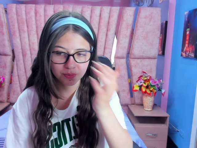 SarahSweett's BongaCams show and profile