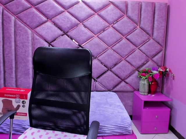 SarahSweett's BongaCams show and profile