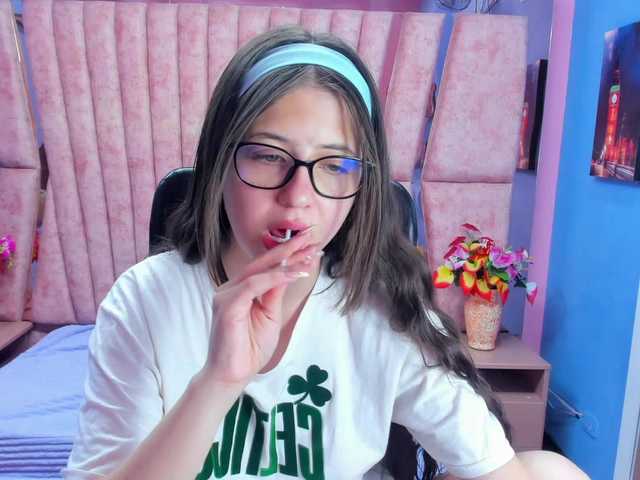 SarahSweett's BongaCams show and profile