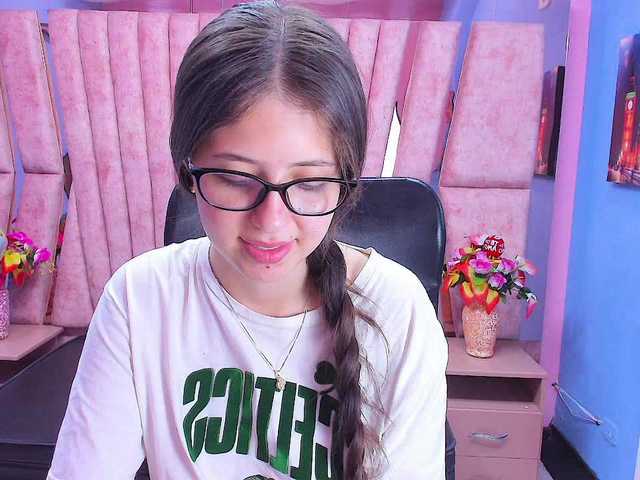 SarahSweett's BongaCams show and profile