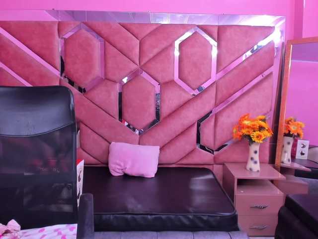 SarahSweett live cam profile