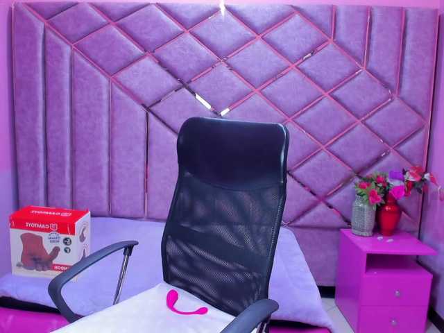 SarahSweett's BongaCams show and profile