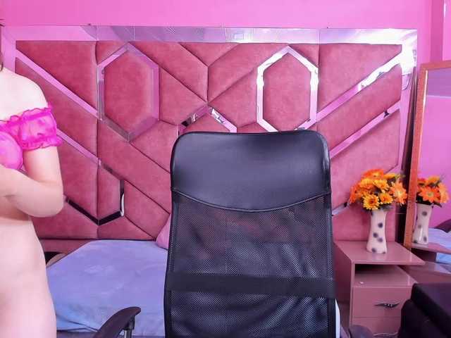 SarahSweett's BongaCams show and profile