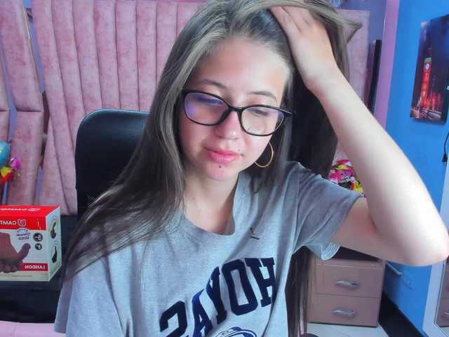 SarahSweett live cam profile