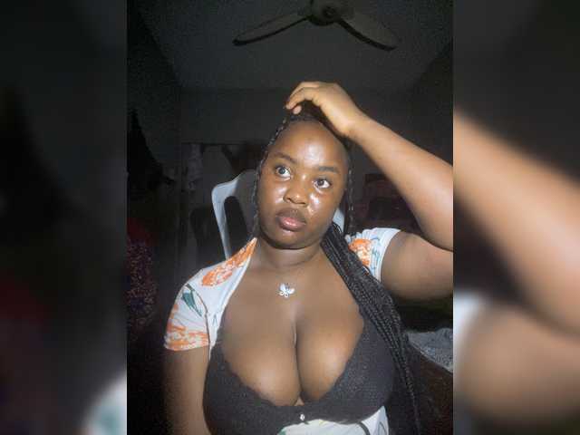 PrettyJade from BongaCams