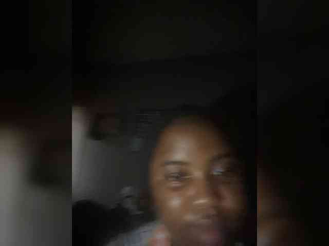 PrettyJade webcam