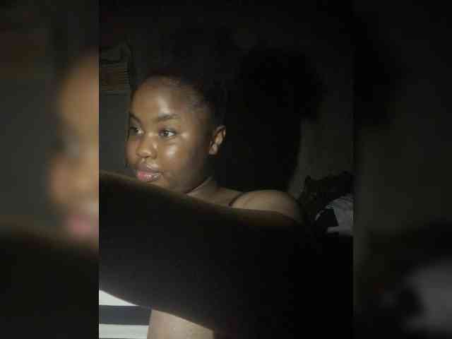 PrettyJade webcam