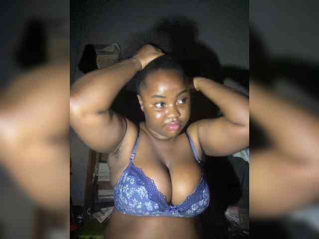 PrettyJade webcam