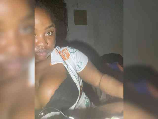 PrettyJade webcam