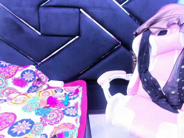 DulceeCherry webcam bongacams model stream image